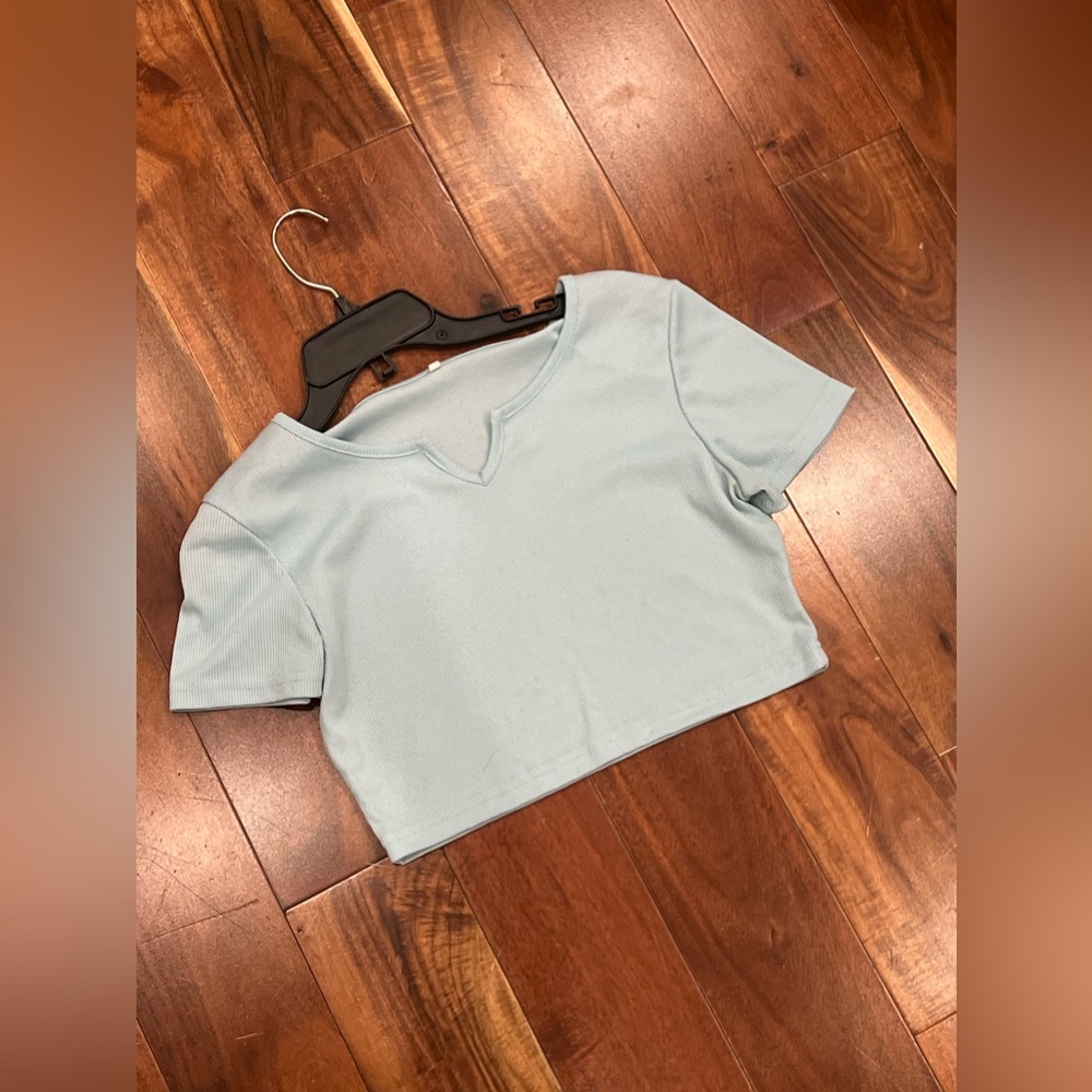 BABY BLUE CROP TOP🩵